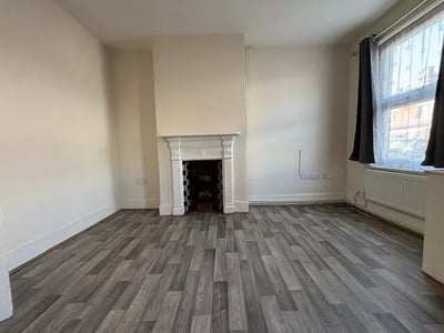 Flat Sussex Road in Tonbridge and Malling