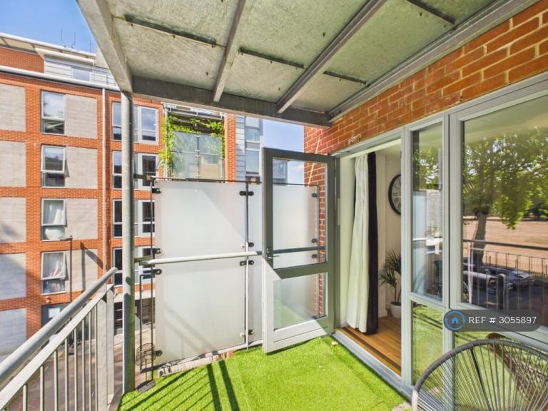 Flat Southwold Road in Greater London