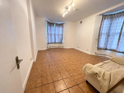 Flat Wakefield Road in Greater London