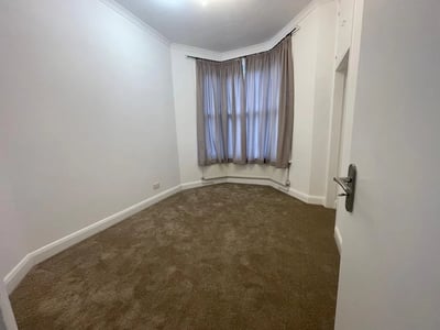 Flat Wakefield Road in Greater London
