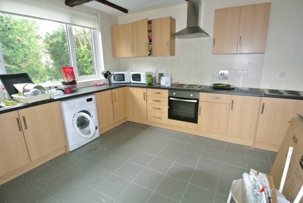 Flat Hendale Avenue in Greater London