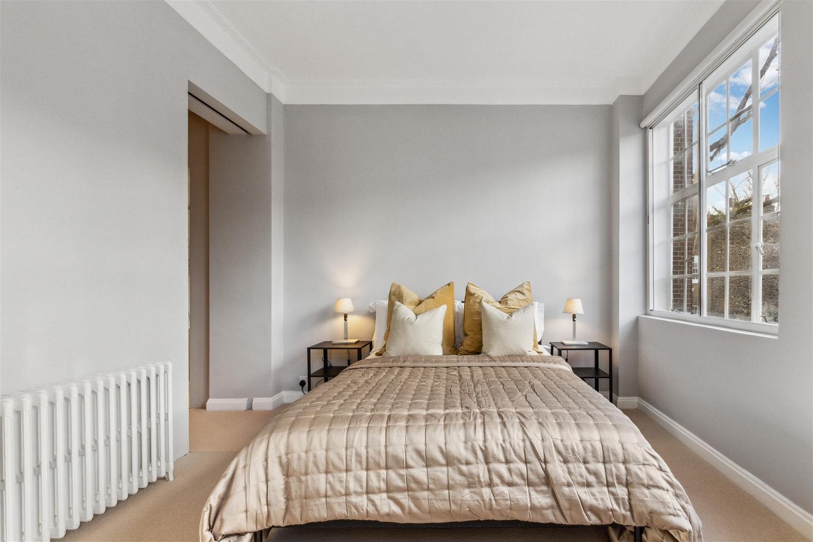 Flat Chelsea Manor Gardens in Greater London