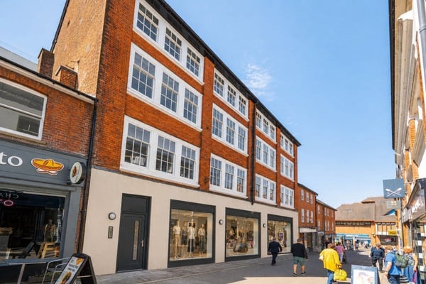 Flat Market Street in Guildford
