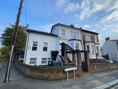 Flat South Birkbeck Road in Greater London