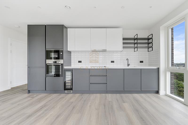 Flat Townsend Road in Greater London