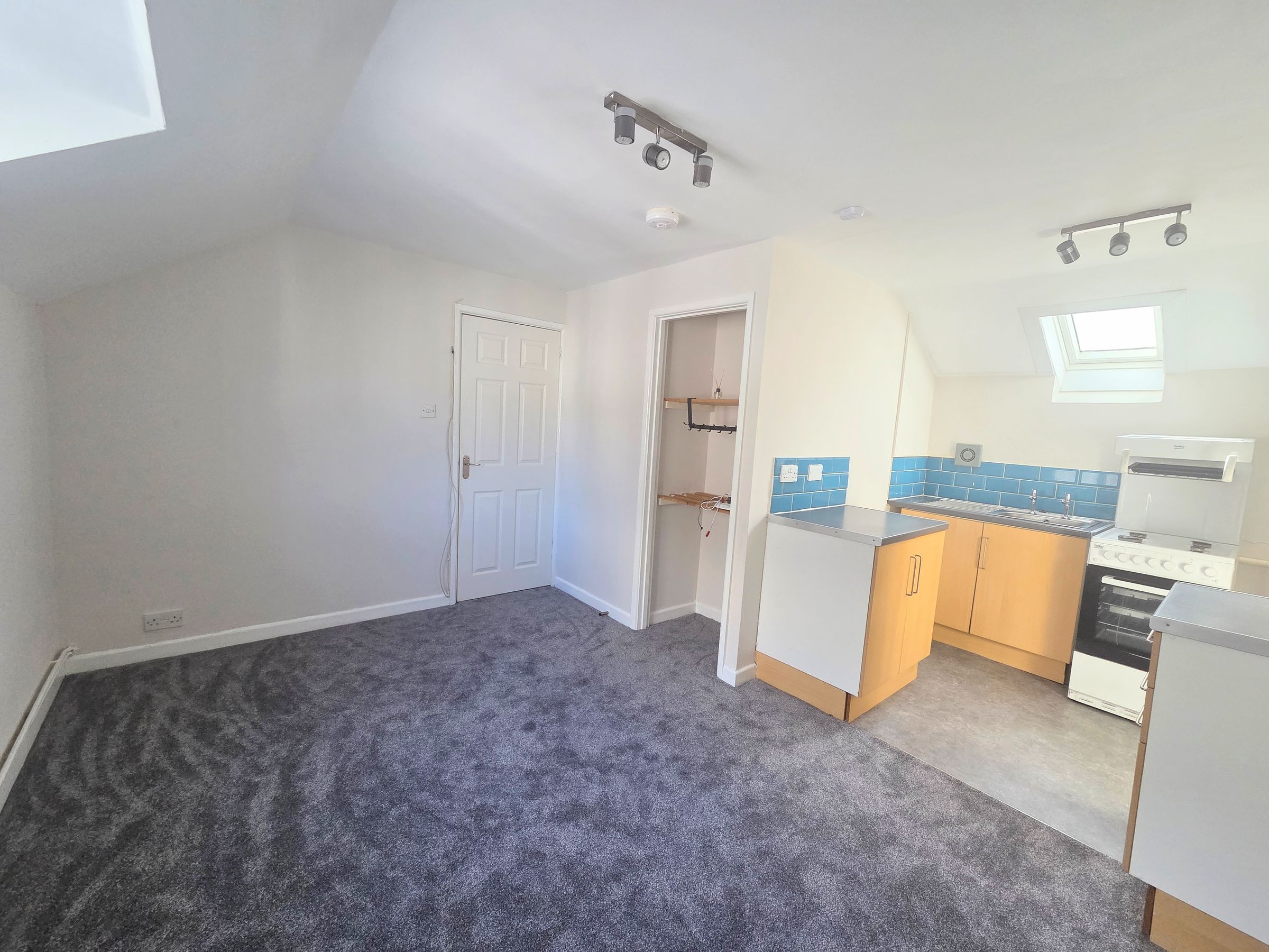 Flat Wyndham Street in Bridgend