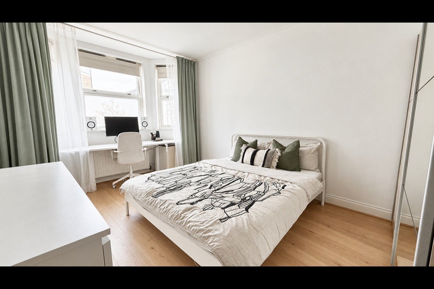 Flat Azof Street in Greater London