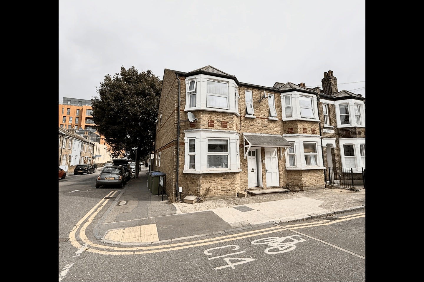 Flat Azof Street in Greater London
