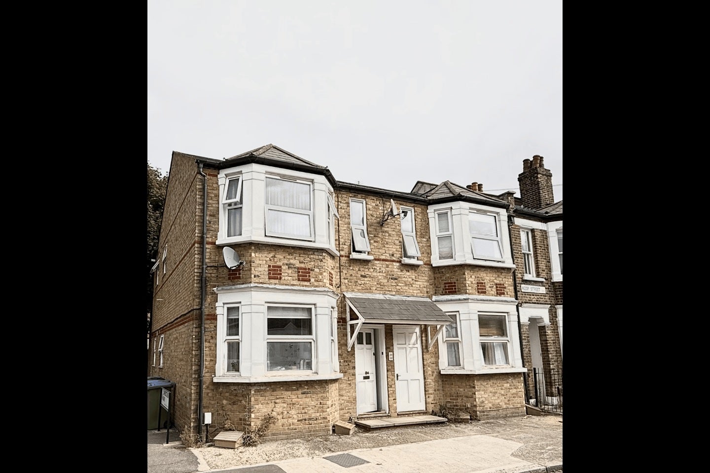 Flat Azof Street in Greater London