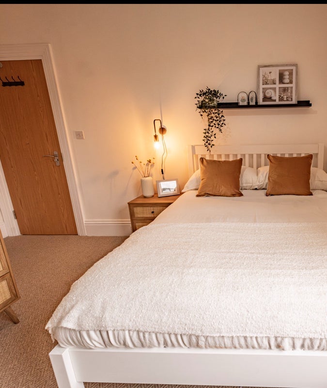 Room Longfleet Road in Poole