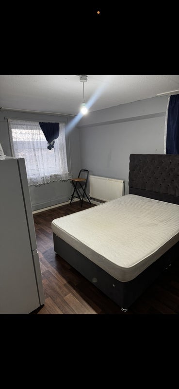 Room Adams Road in Greater London