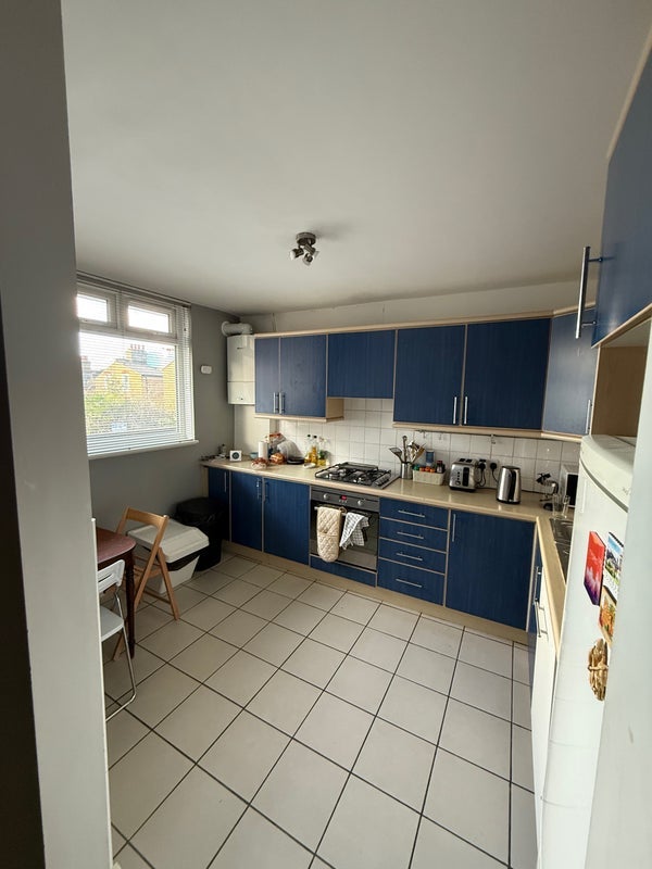 Room Chatham Road in Greater London