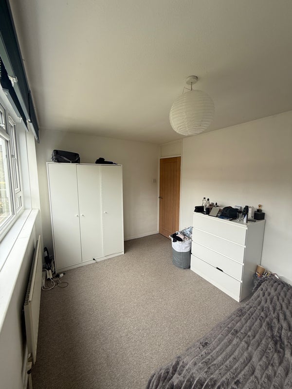 Room Chatham Road in Greater London