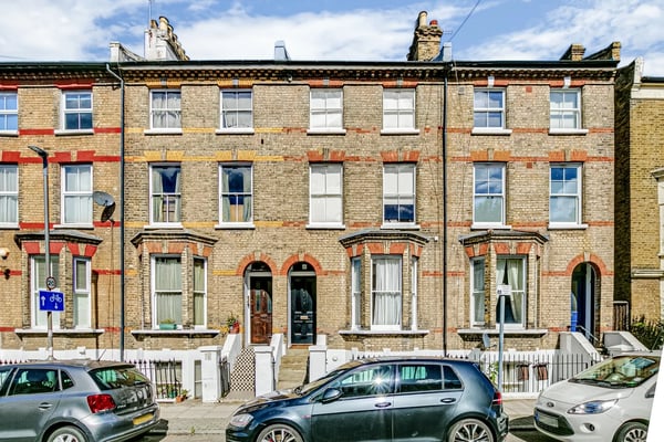 Flat Old York Road in Greater London