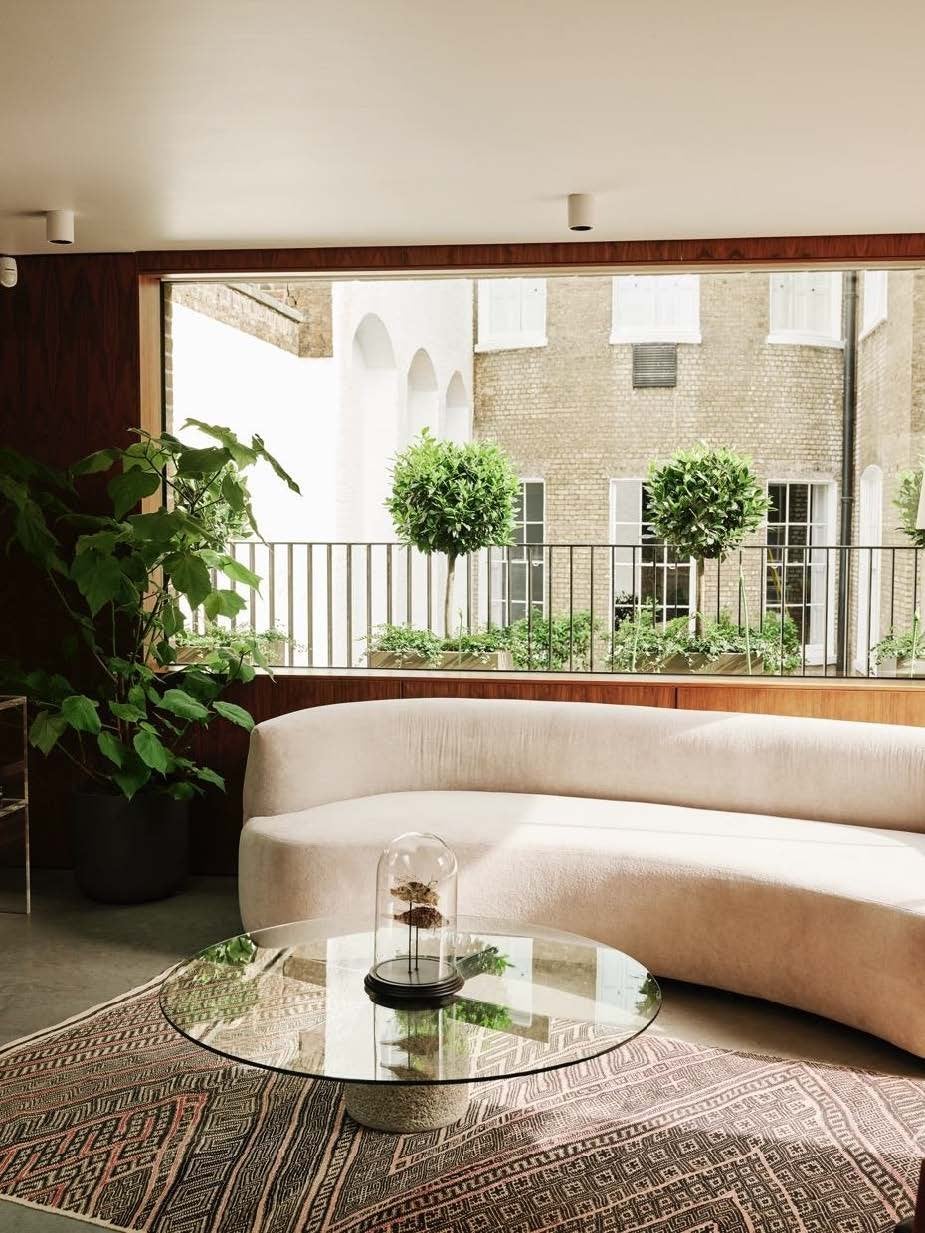 Flat Weymouth Mews in London