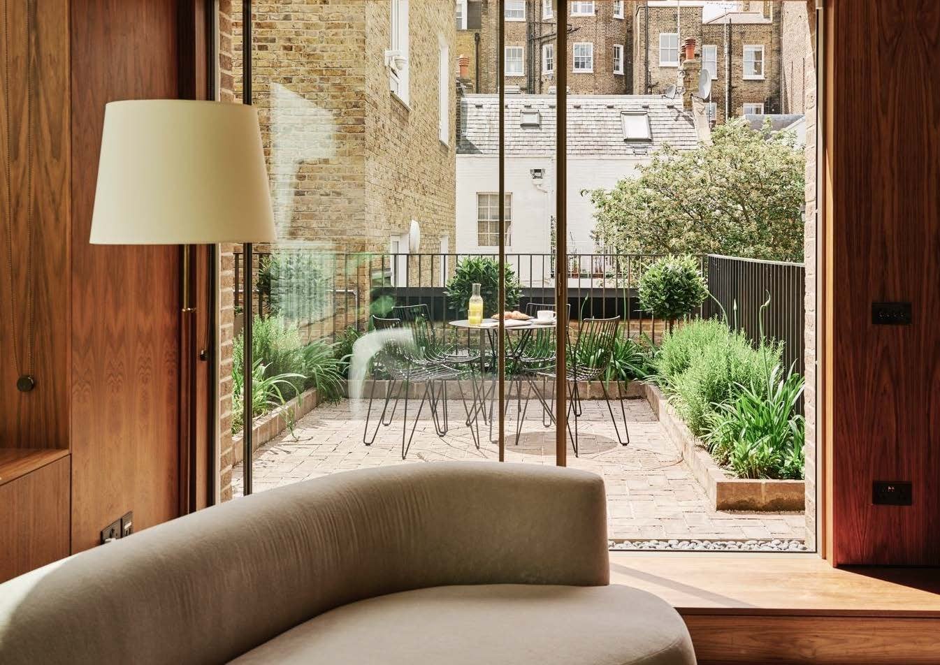 Flat Weymouth Mews in London