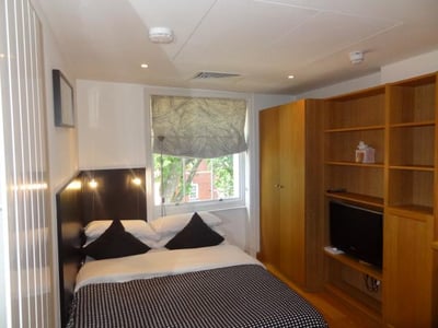 Flat Cartwright Gardens in Greater London
