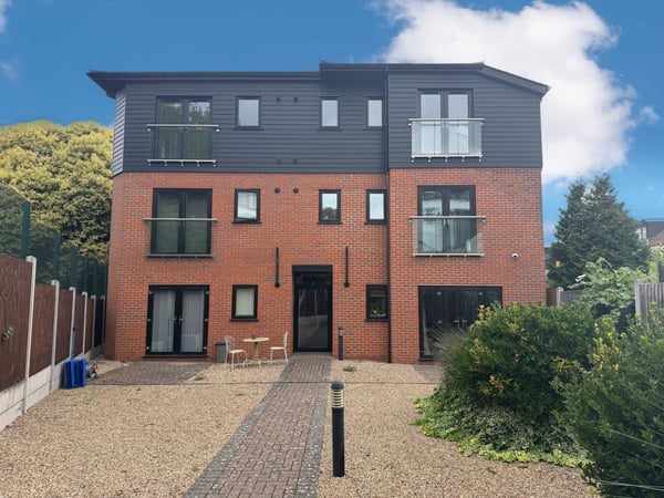 Flat High Road Woodford Green in Greater London
