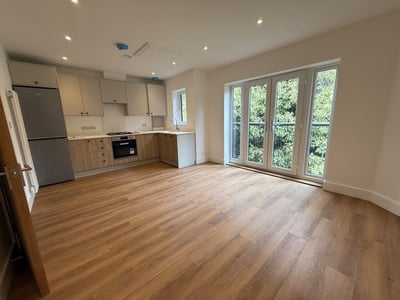 Flat High Road Woodford Green in Greater London