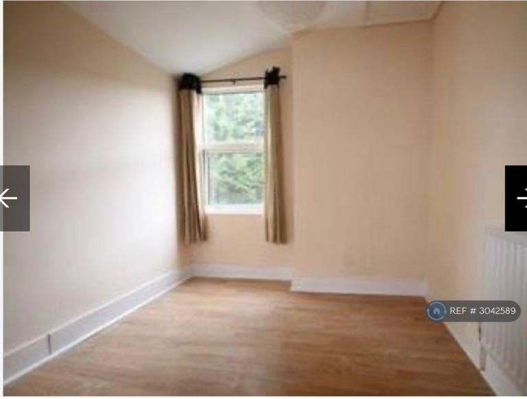 Flat Cobden Road in Greater London