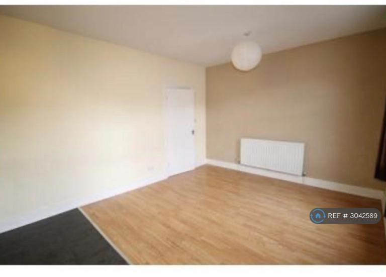 Flat Cobden Road in Greater London