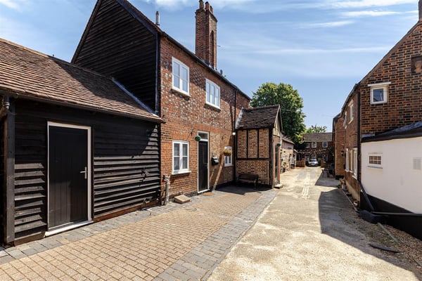 Flat Dolphin Yard in St Albans