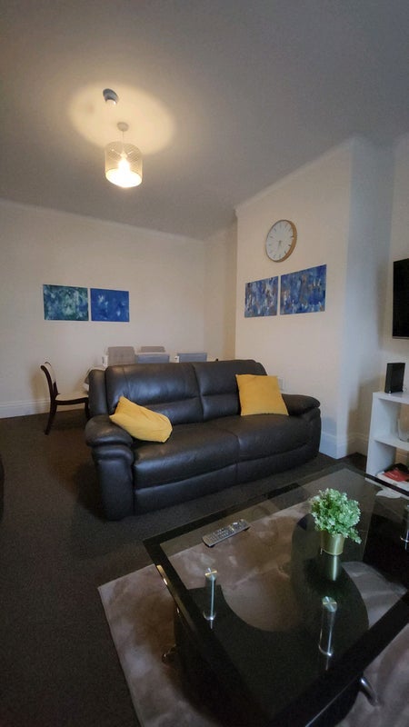 Room Denby Dale Road in Wakefield