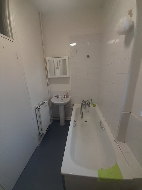 Room Ling Road in Greater London