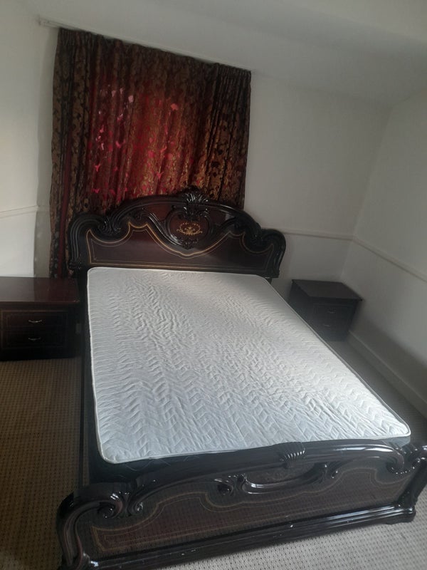 Room Ling Road in Greater London