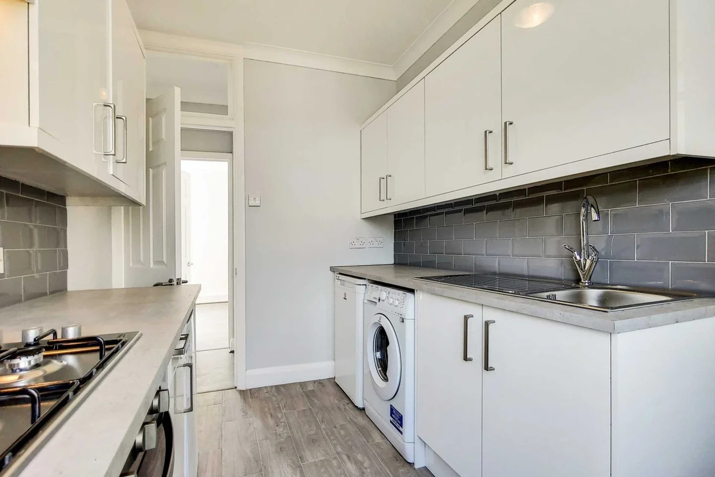 Flat Robinson Road in Greater London