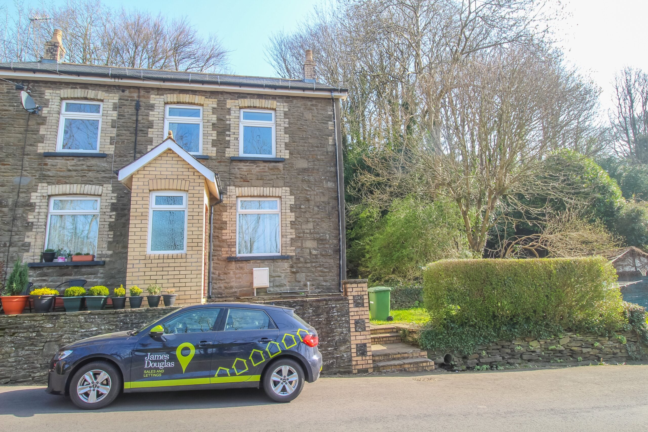 House Graig-yr-Helfa Road in Pontypridd