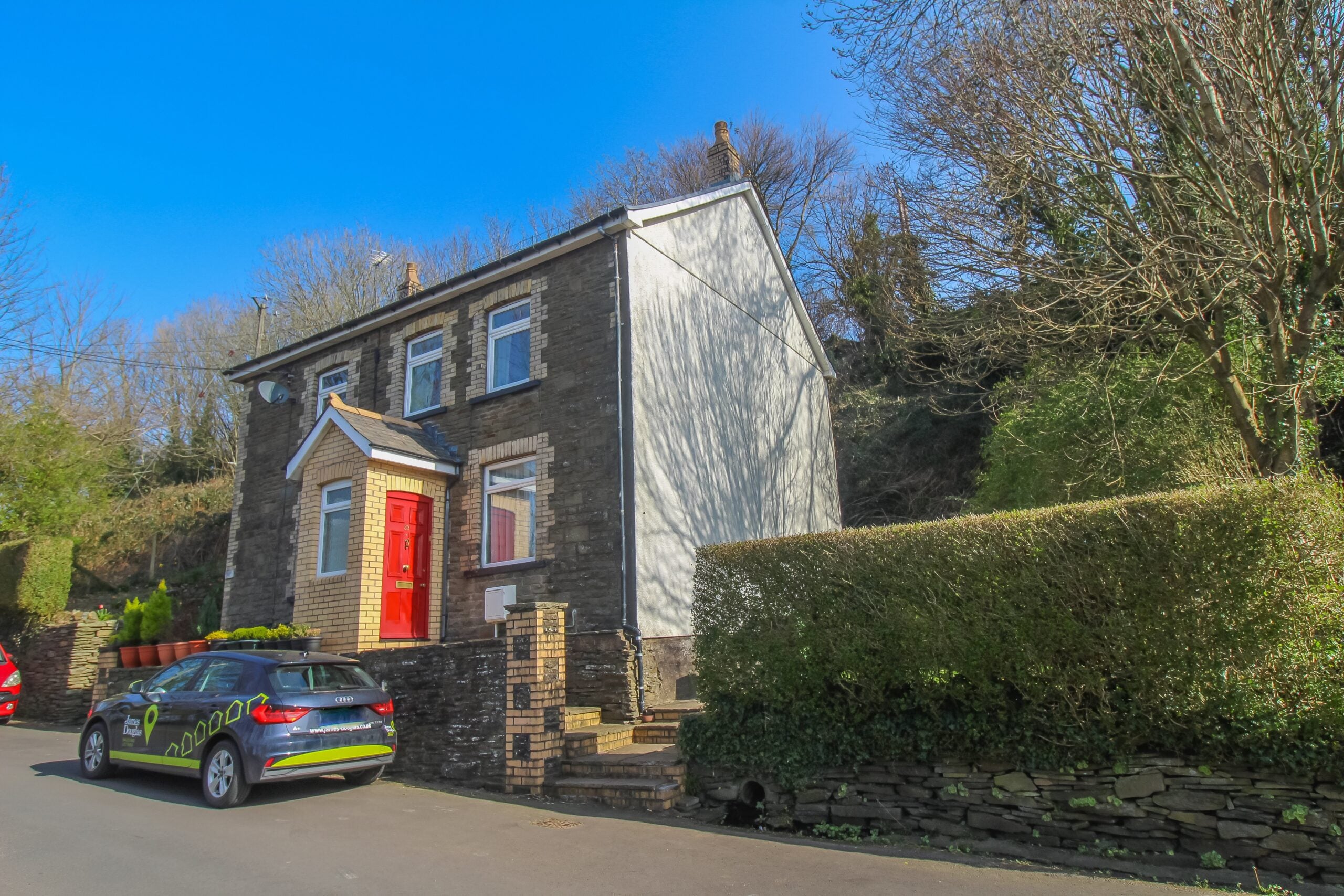 House Graig-yr-Helfa Road in Pontypridd