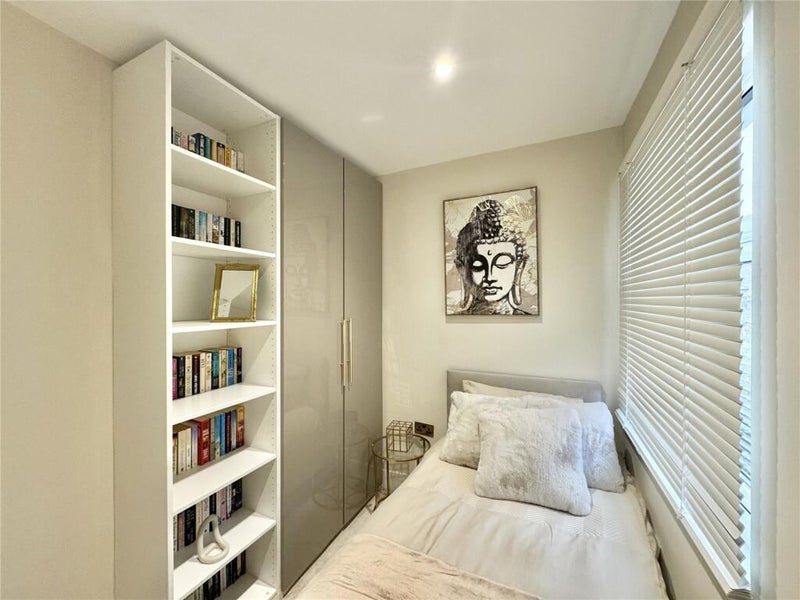 Room Eskdale Road in Liverpool