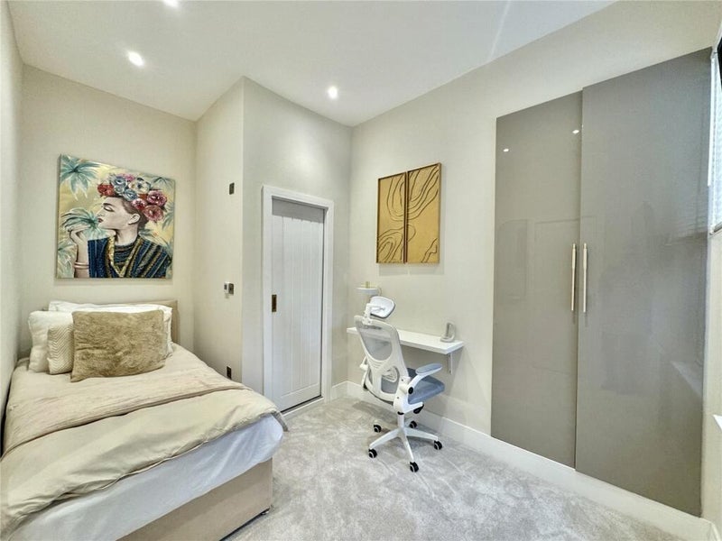 Room Eskdale Road in Liverpool