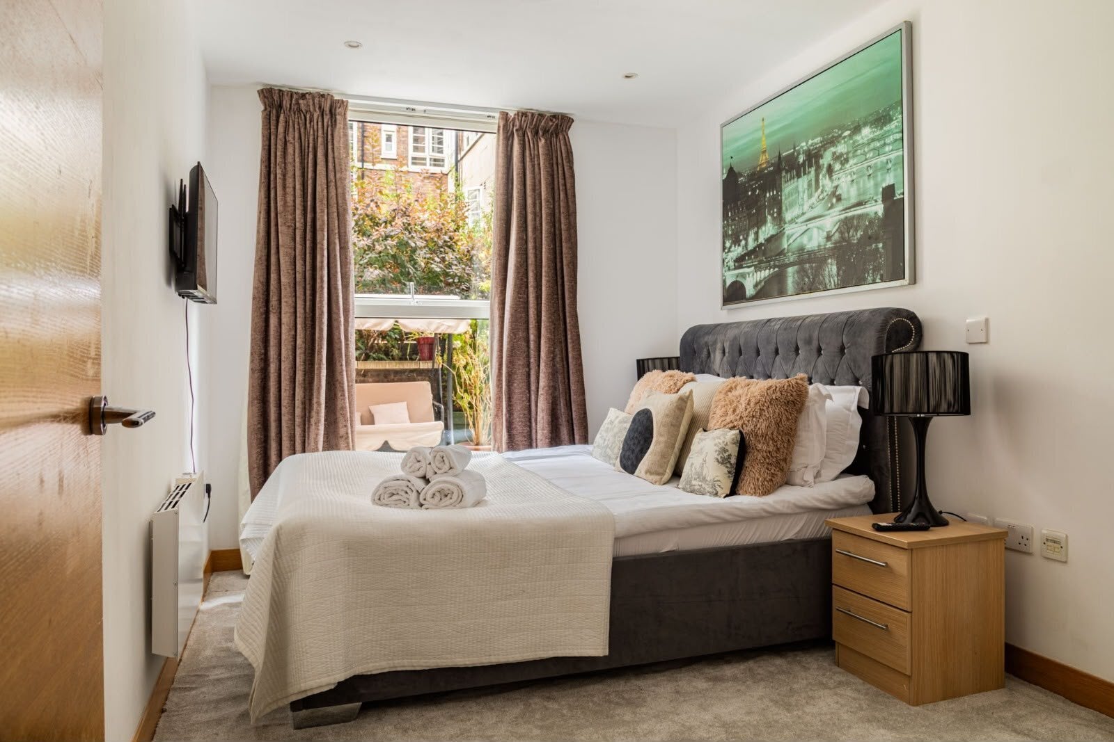 Flat Page Street in City of Westminster