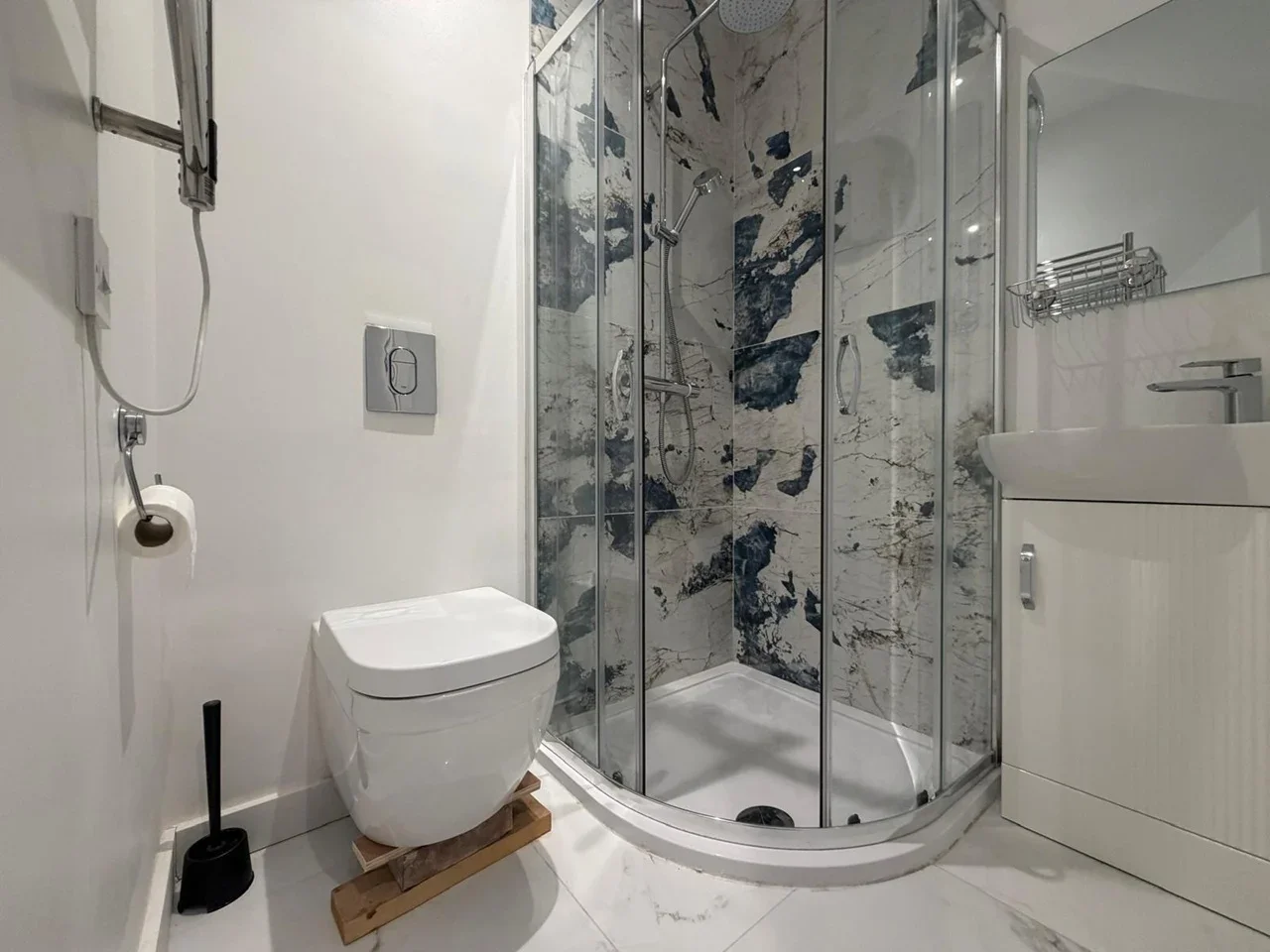 Flat Bond Street in Greater London