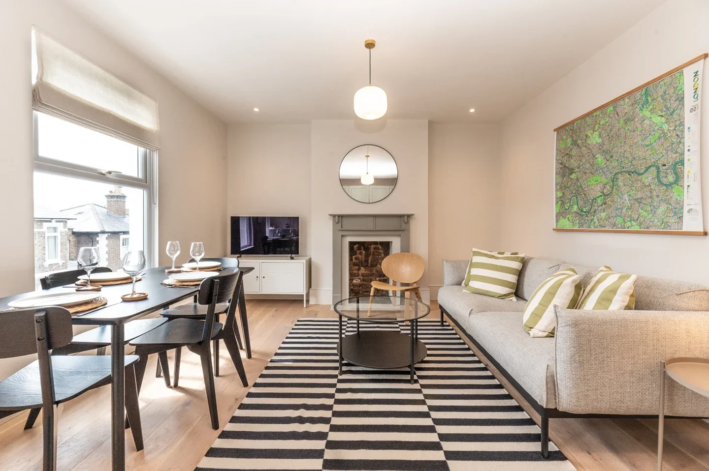 Flat Shaftesbury Road in Greater London
