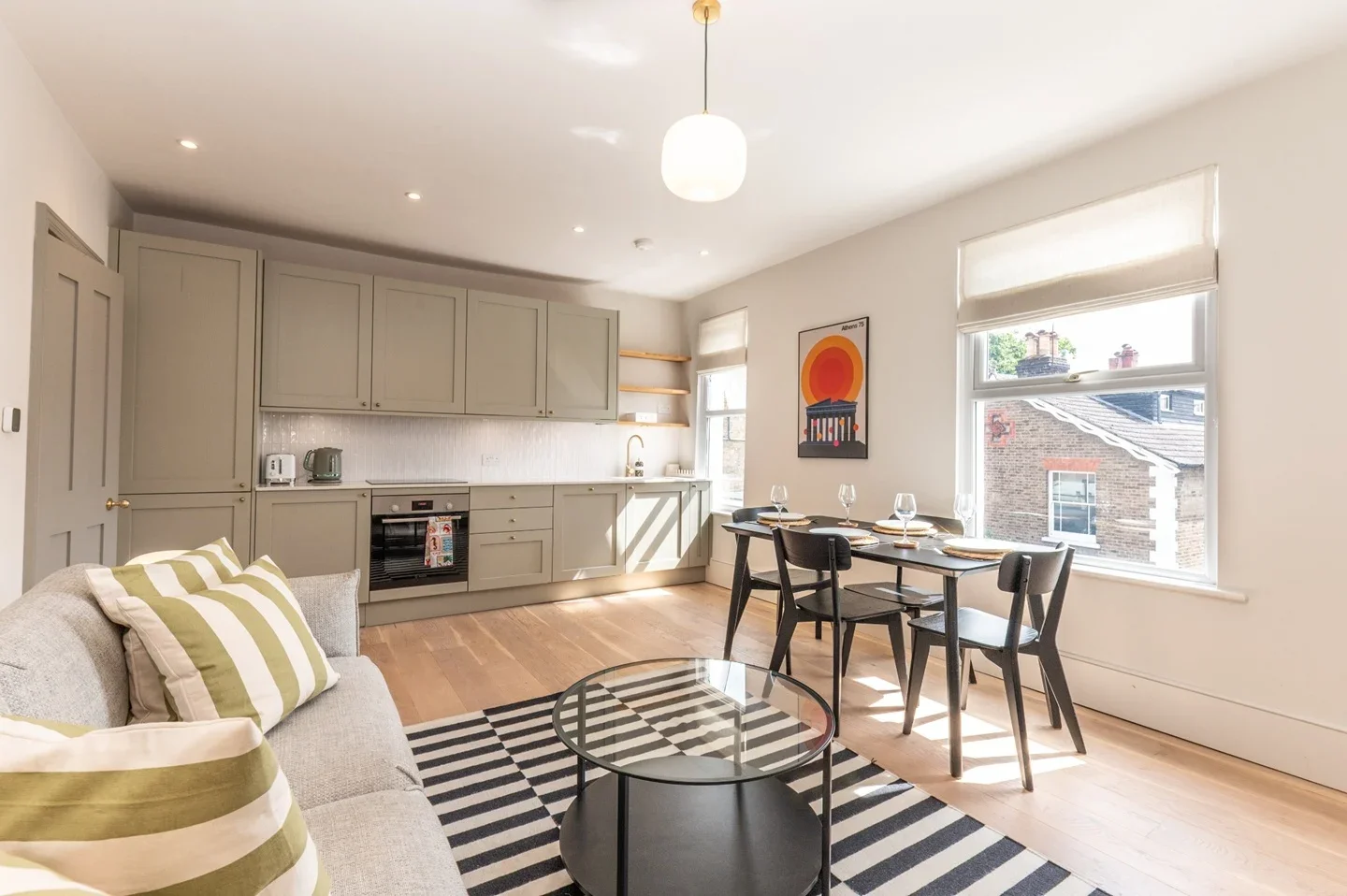 Flat Shaftesbury Road in Greater London