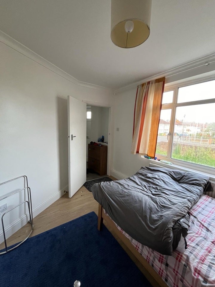Room Wendover Way in Greater London