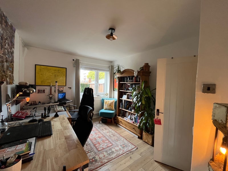 Room Lang Street in Greater London