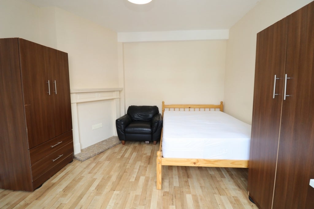 Room Globe Road in Greater London
