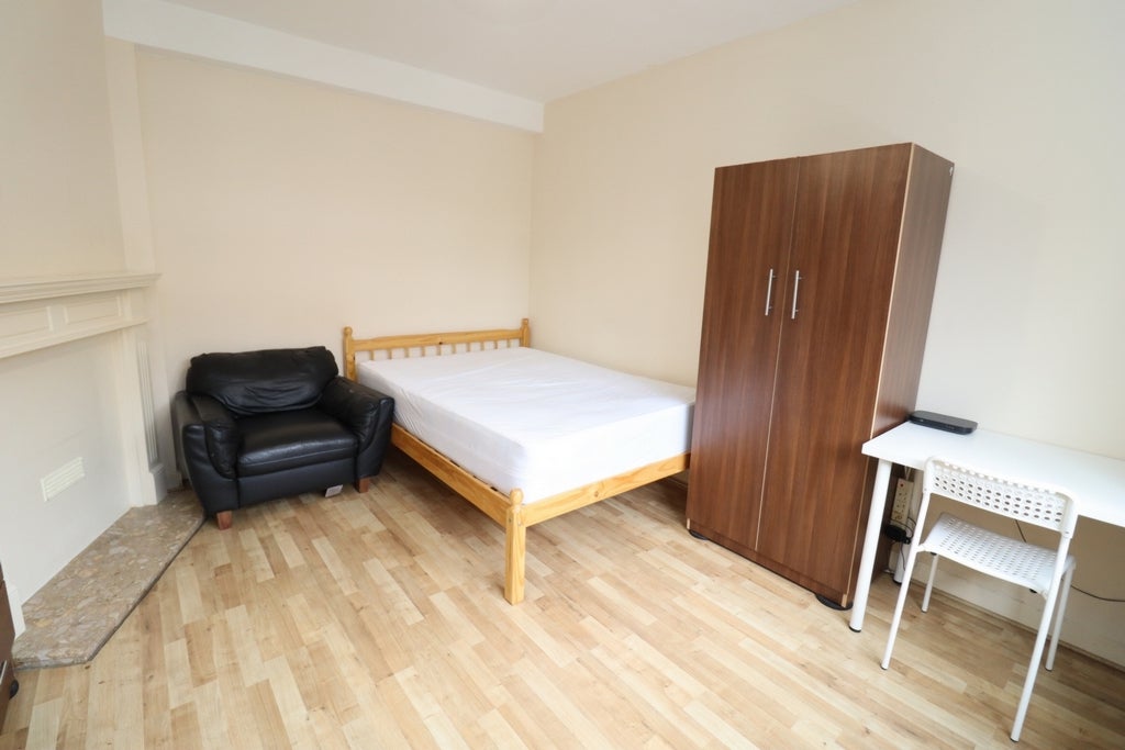 Room Globe Road in Greater London