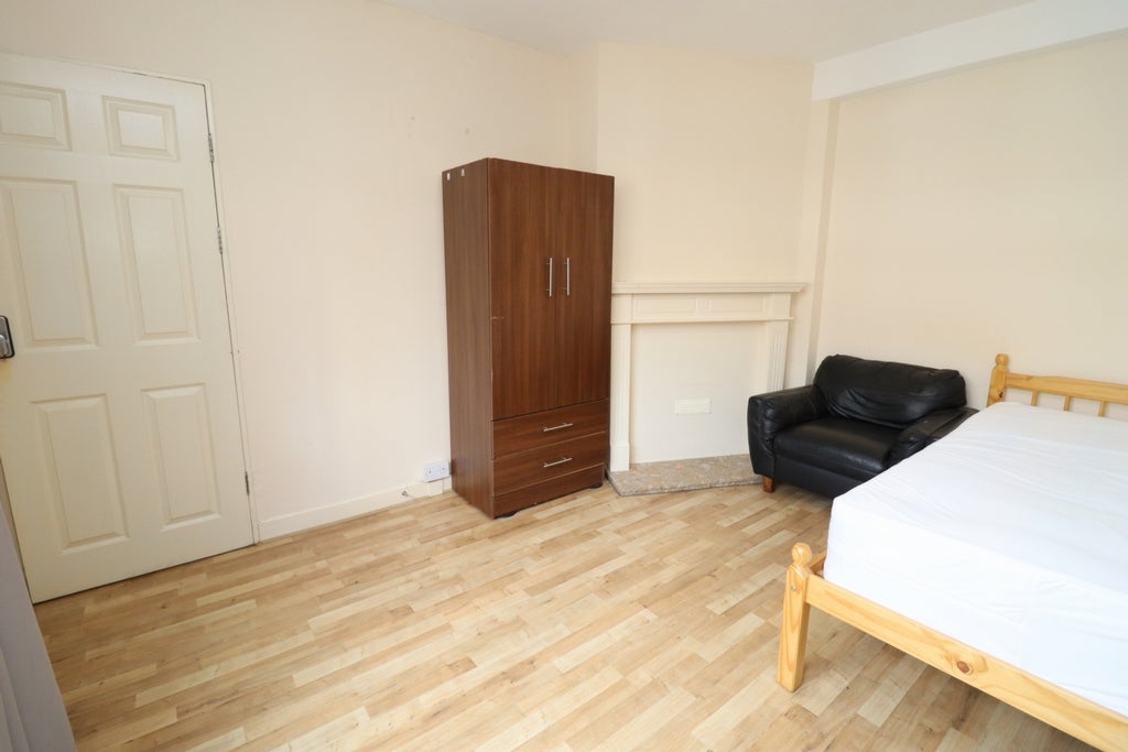 Room Globe Road in Greater London