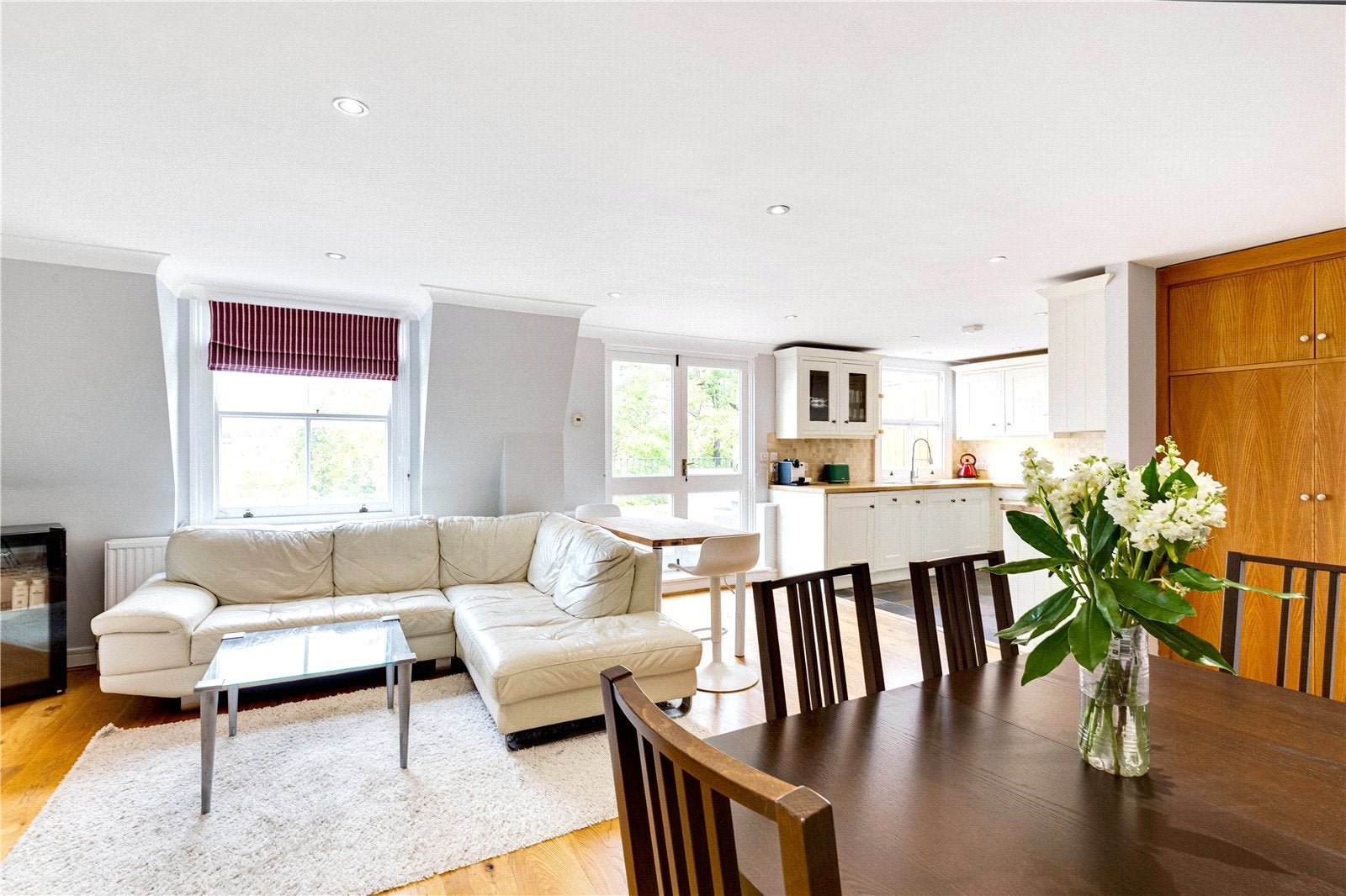 Flat Eardley Crescent in Greater London