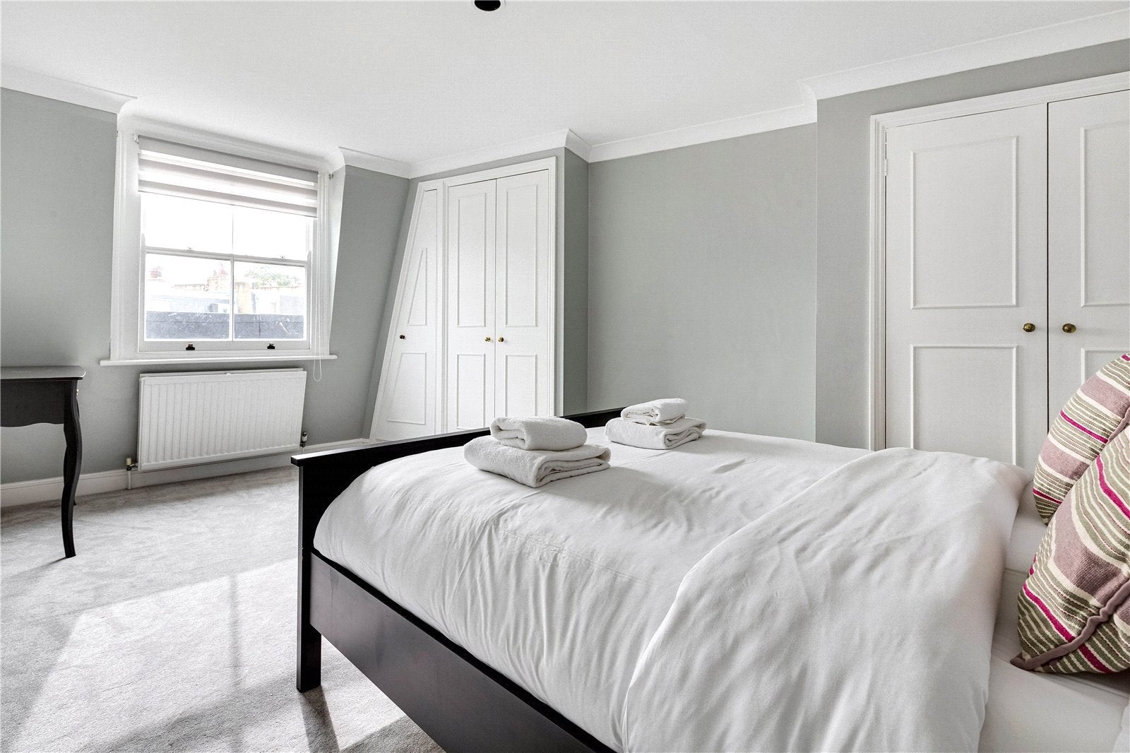 Flat Eardley Crescent in Greater London