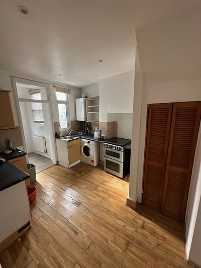 Flat Lansdowne Road in Greater London