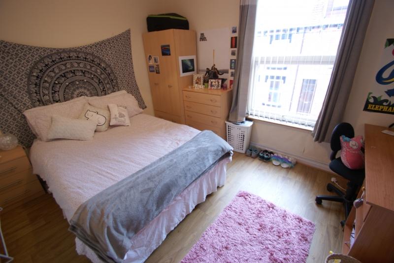 Flat Welton Place in Leeds