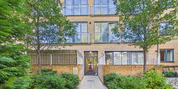 Flat Russells Crescent in Reigate and Banstead