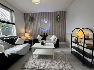 Room Junction Street in Derby