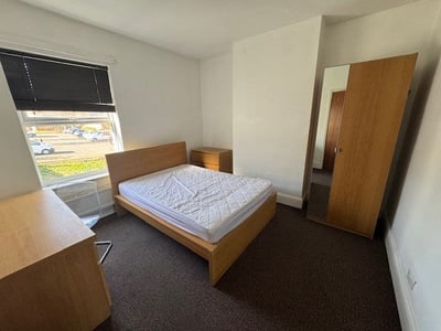 Room Junction Street in Derby